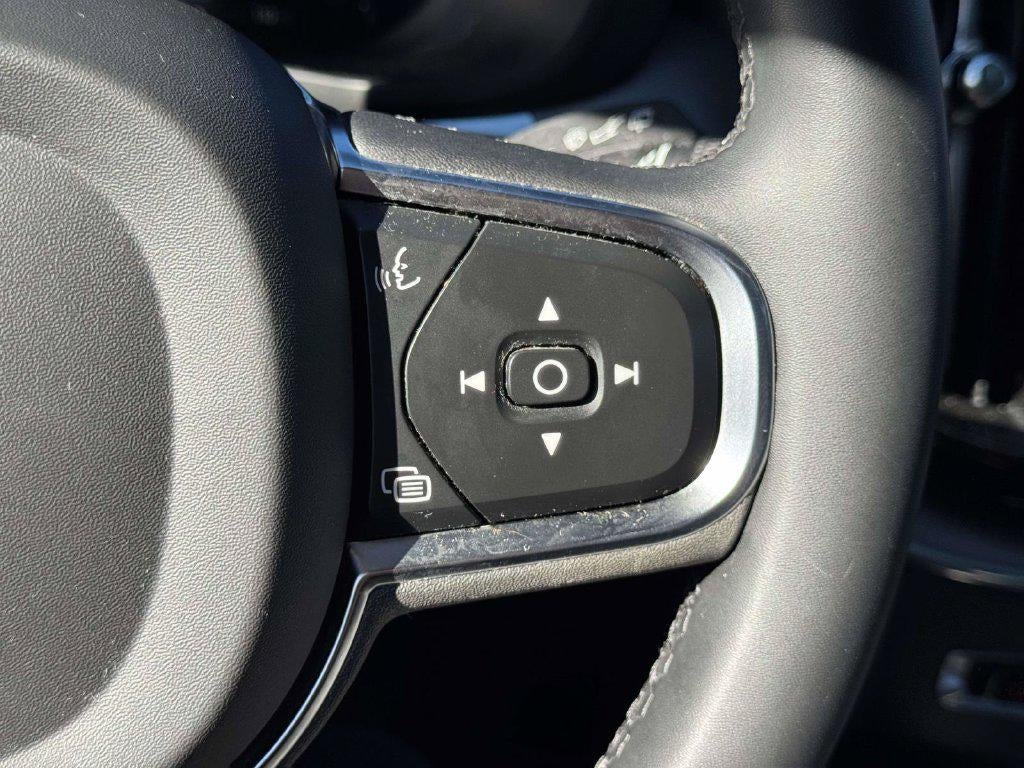 2024 Volvo XC60 B5 Core Dark Theme