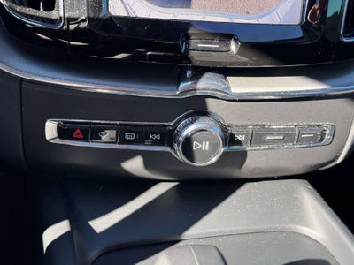2024 Volvo XC60 B5 Core Dark Theme
