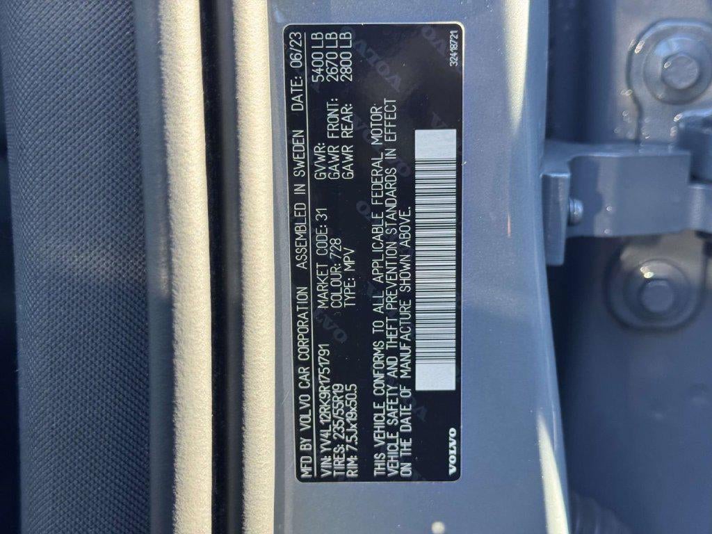 2024 Volvo XC60 B5 Core Dark Theme