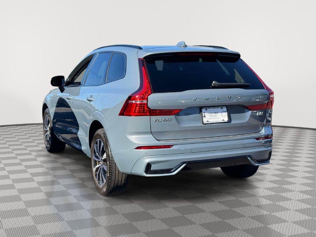 2024 Volvo XC60 B5 Core Dark Theme