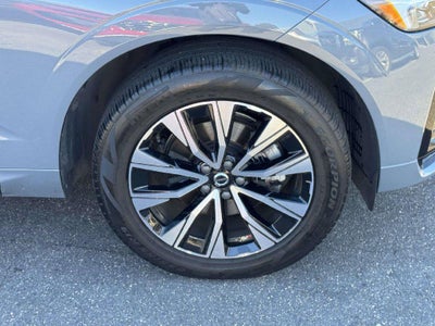 2024 Volvo XC60 B5 Core Dark Theme
