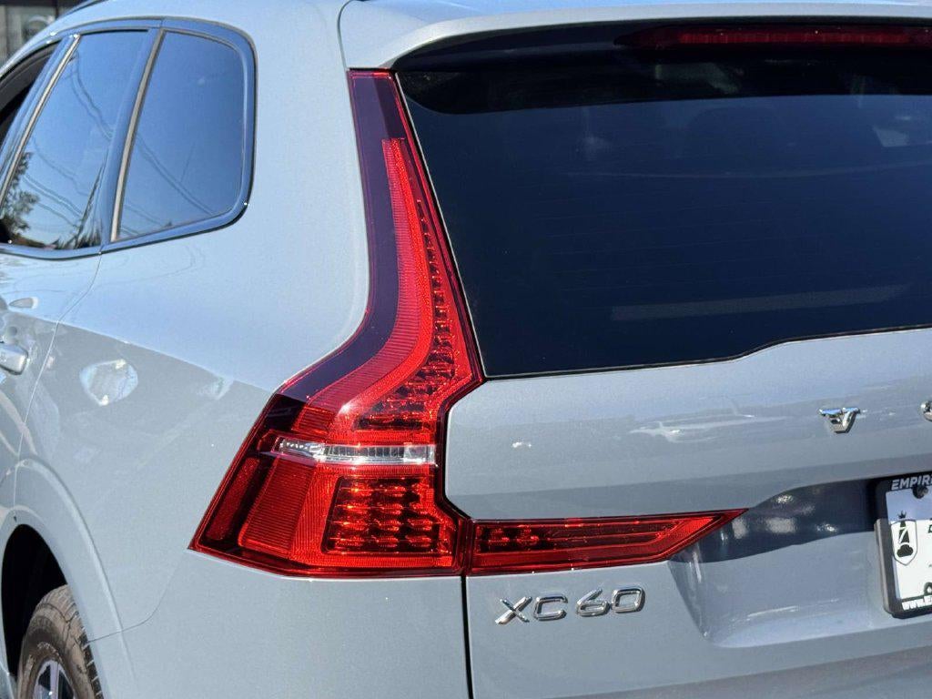 2024 Volvo XC60 B5 Core Dark Theme
