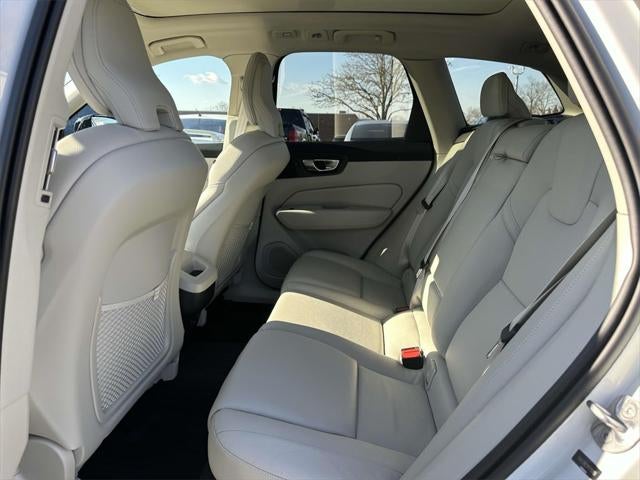 2024 Volvo XC60 B5 Plus Dark Theme