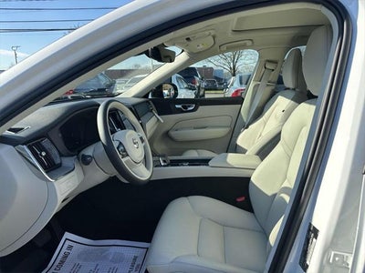 2024 Volvo XC60 B5 Plus Dark Theme