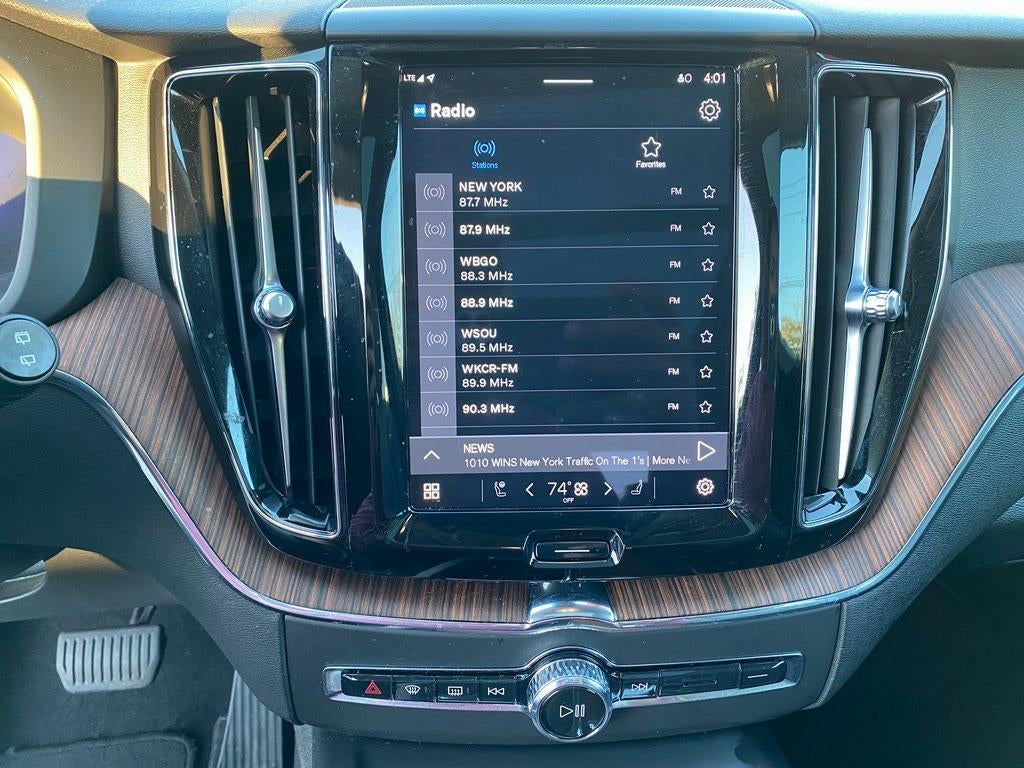 2024 Volvo XC60 B5 Plus Dark Theme