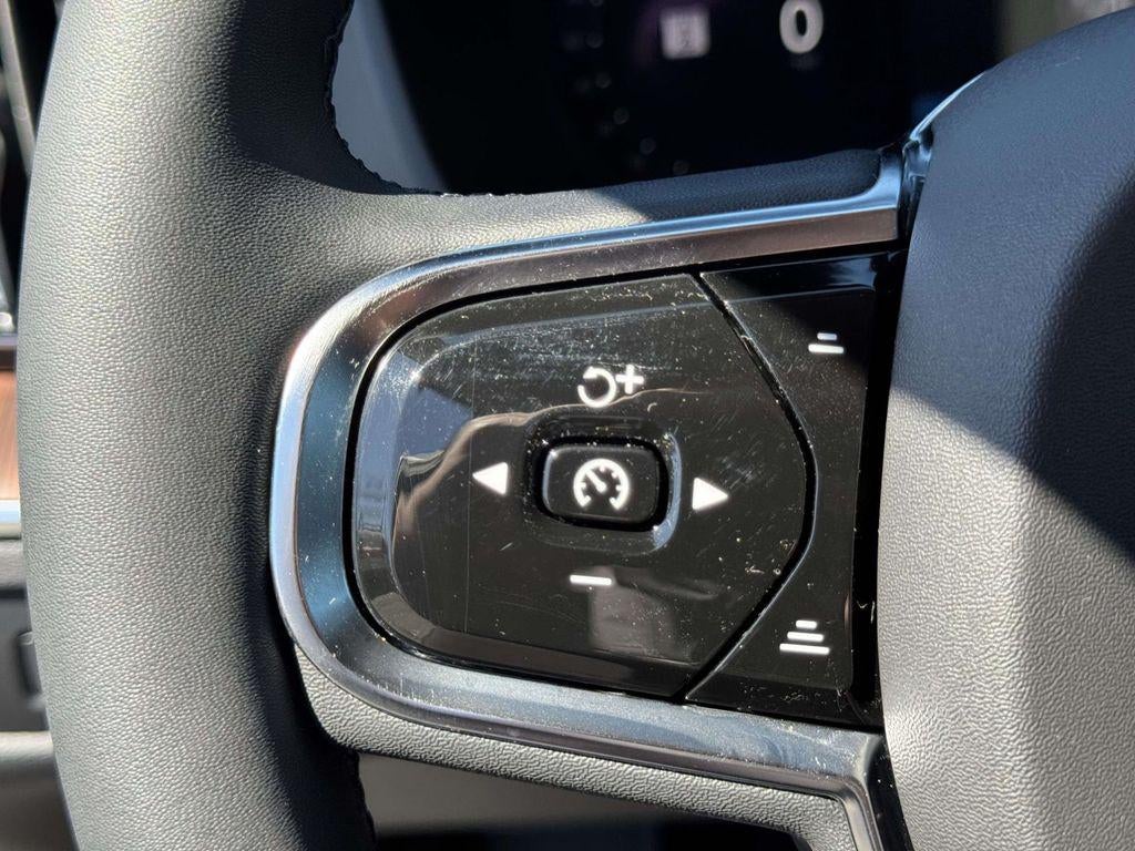 2024 Volvo XC60 B5 Plus Dark Theme