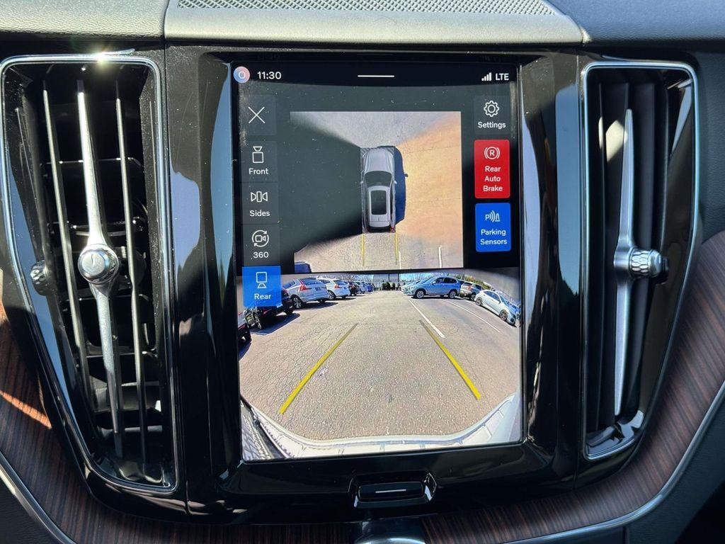 2024 Volvo XC60 B5 Plus Dark Theme