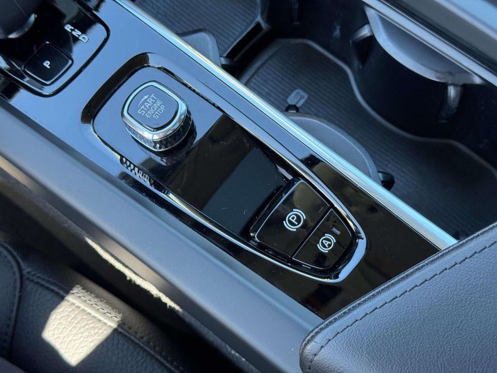 2024 Volvo XC60 B5 Plus Dark Theme