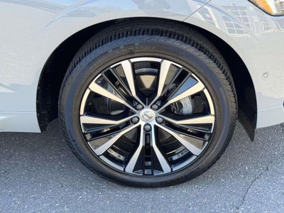 2024 Volvo XC60 B5 Plus Dark Theme