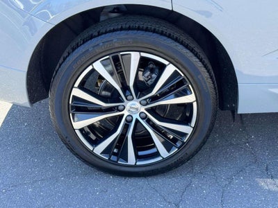 2024 Volvo XC60 B5 Plus Dark Theme