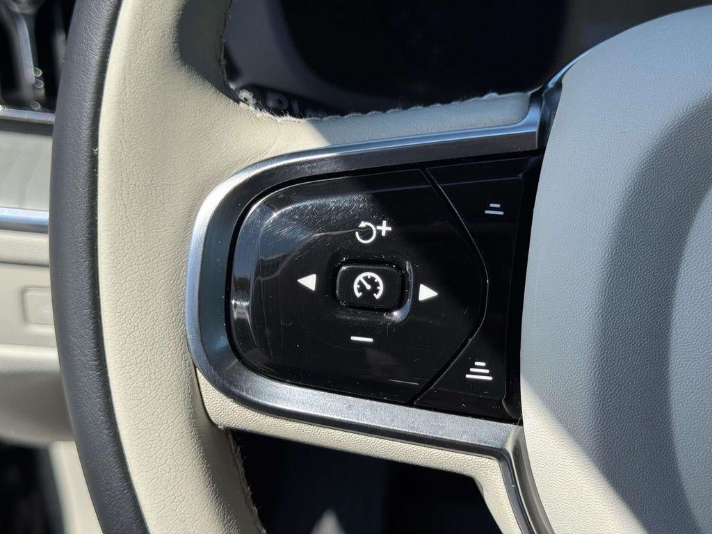 2024 Volvo XC60 B5 Plus Dark Theme