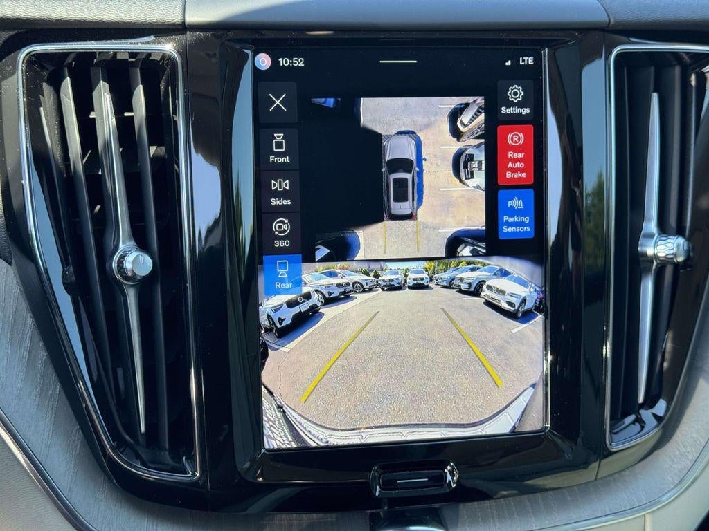 2024 Volvo XC60 B5 Plus Dark Theme