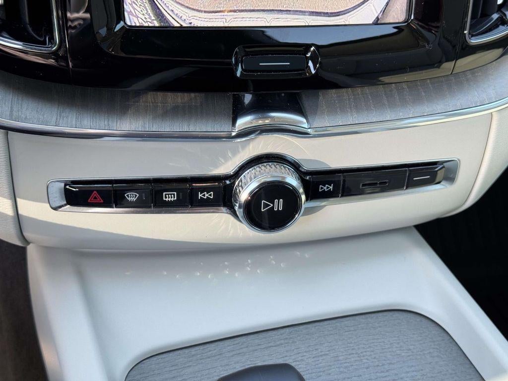 2024 Volvo XC60 B5 Plus Dark Theme