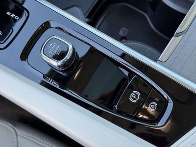 2024 Volvo XC60 B5 Plus Dark Theme