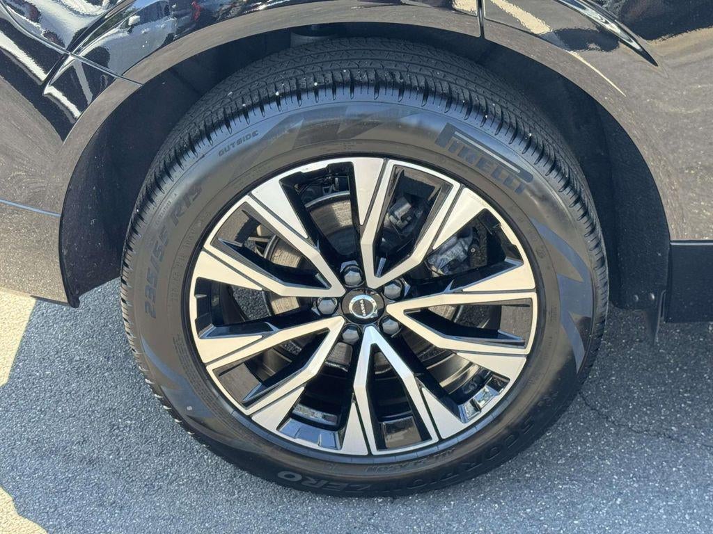 2024 Volvo XC60 B5 Plus Dark Theme