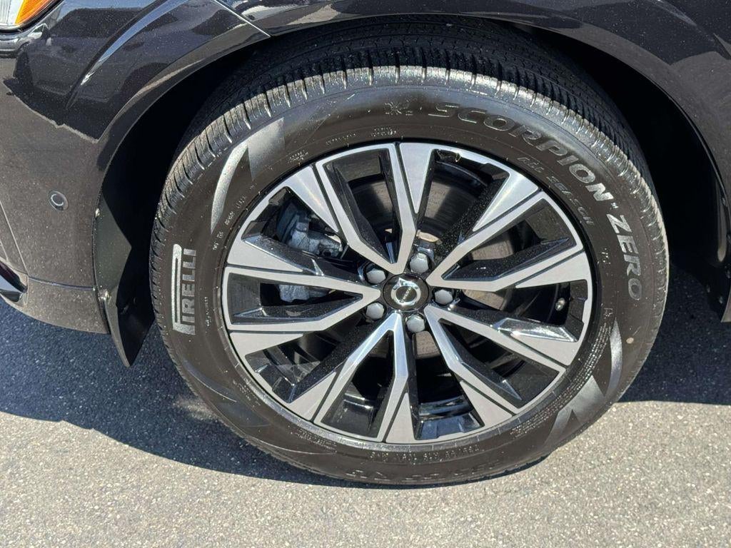 2024 Volvo XC60 B5 Plus Dark Theme
