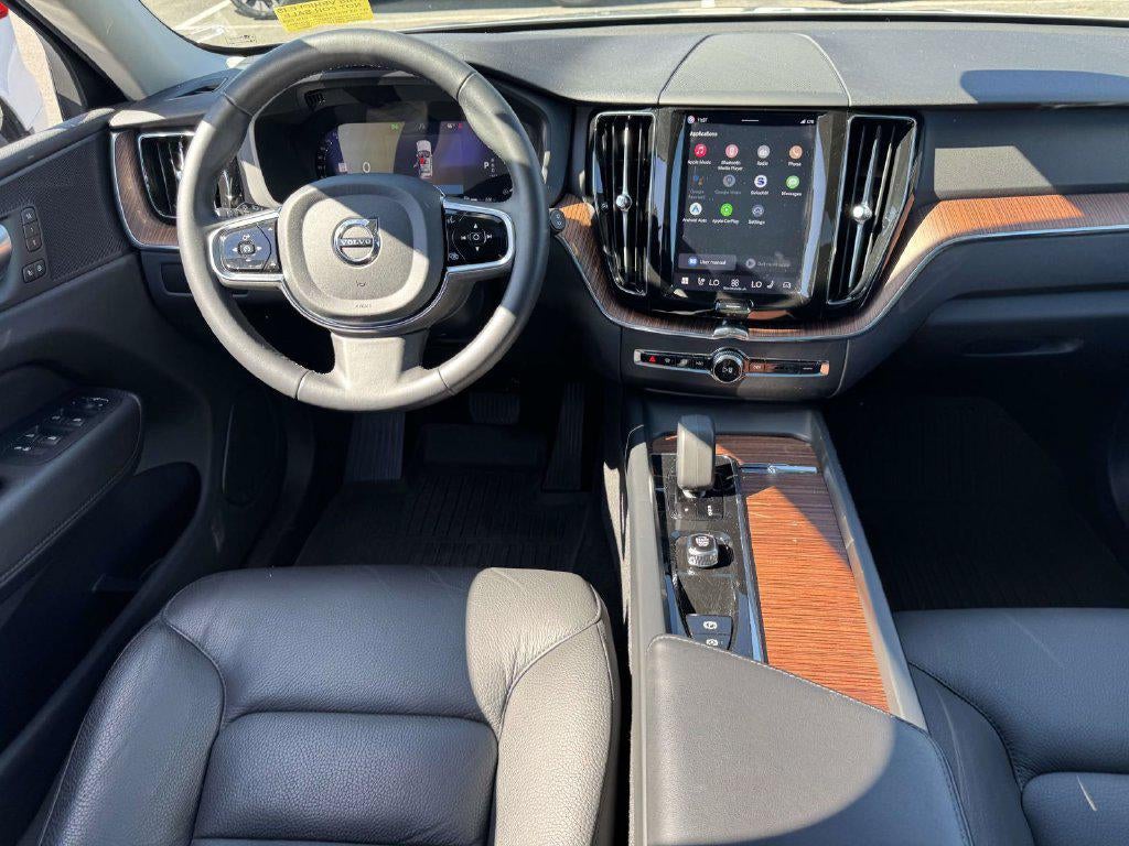 2024 Volvo XC60 B5 Plus Dark Theme