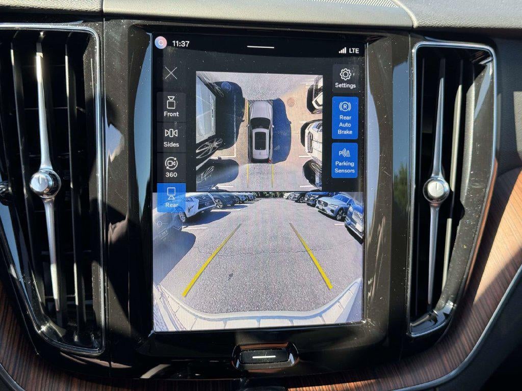 2024 Volvo XC60 B5 Plus Dark Theme