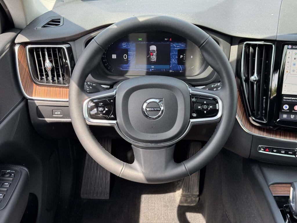 2024 Volvo XC60 B5 Plus Dark Theme