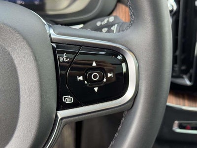 2024 Volvo XC60 B5 Plus Dark Theme