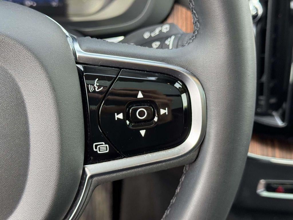 2024 Volvo XC60 B5 Plus Dark Theme