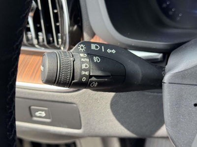 2024 Volvo XC60 B5 Plus Dark Theme