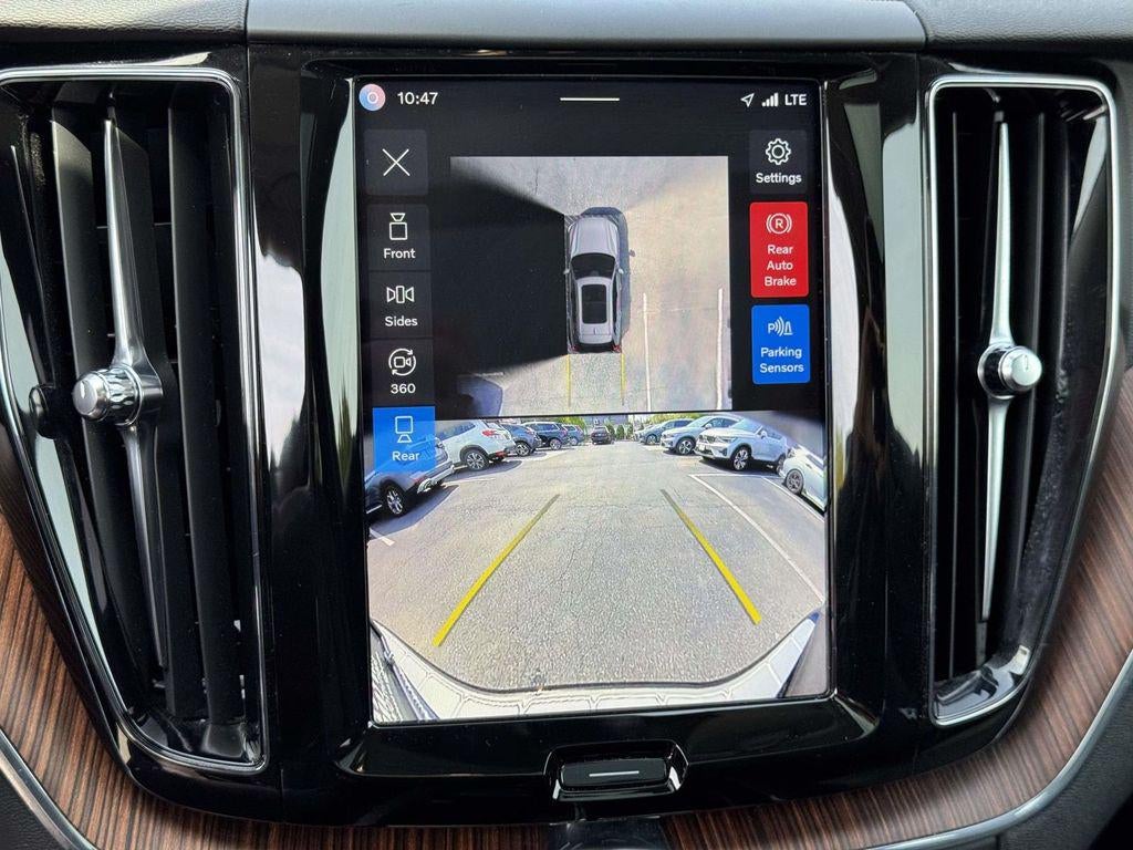 2024 Volvo XC60 B5 Plus Dark Theme