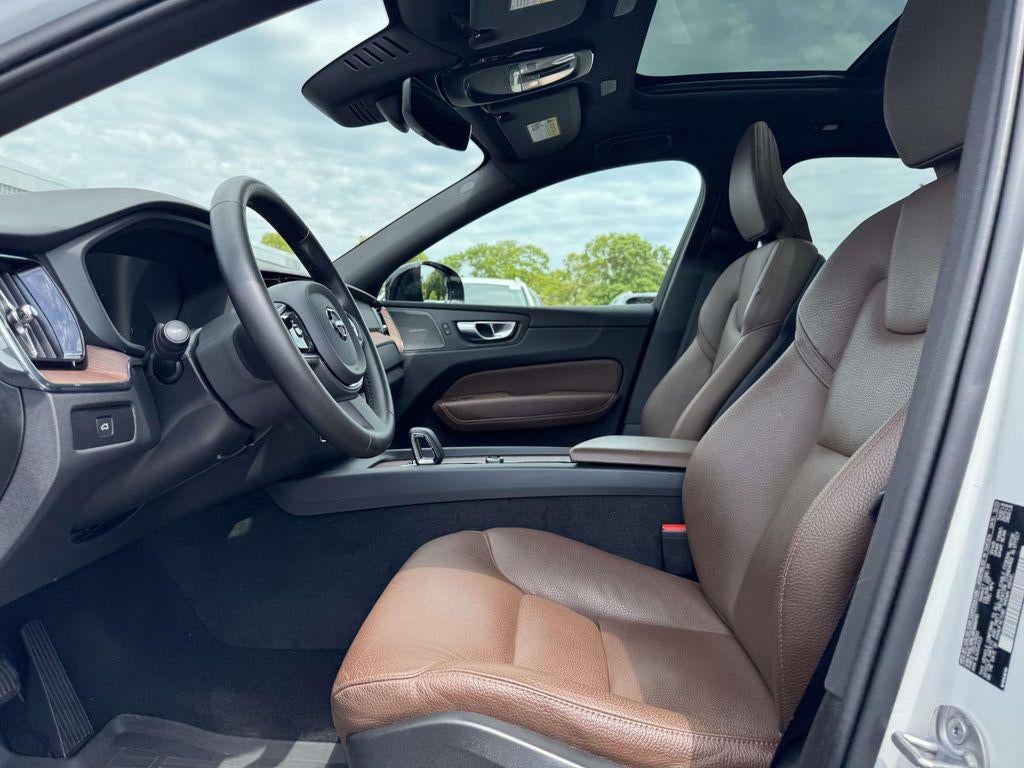 2024 Volvo XC60 B5 Plus Dark Theme