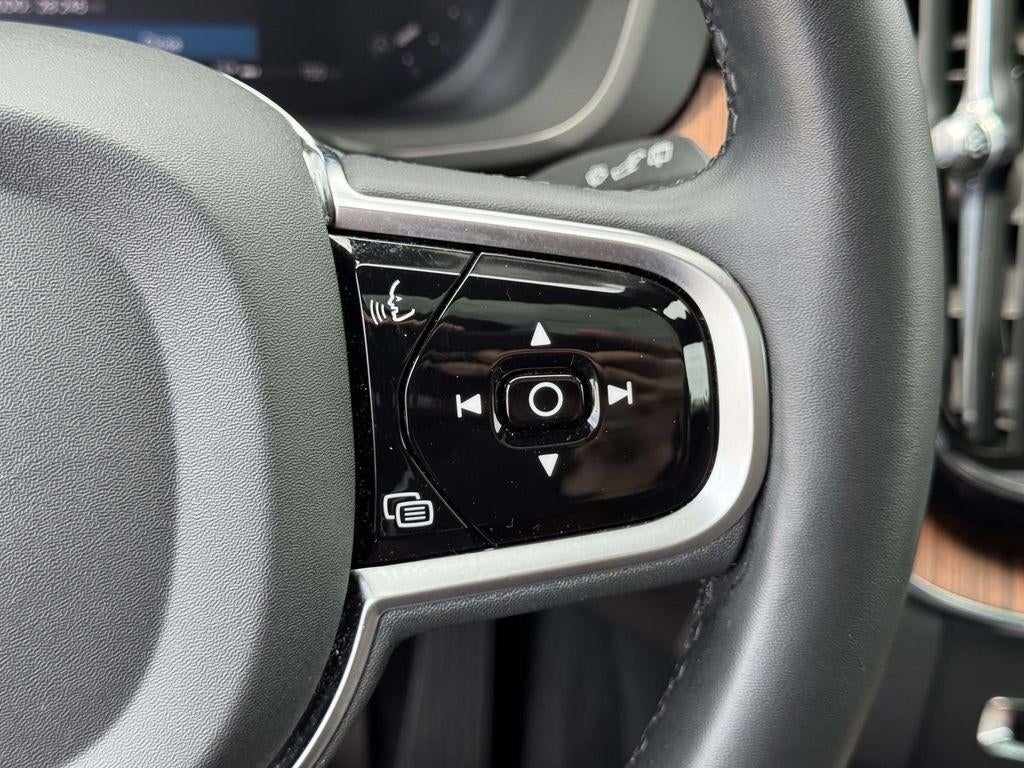 2024 Volvo XC60 B5 Plus Dark Theme