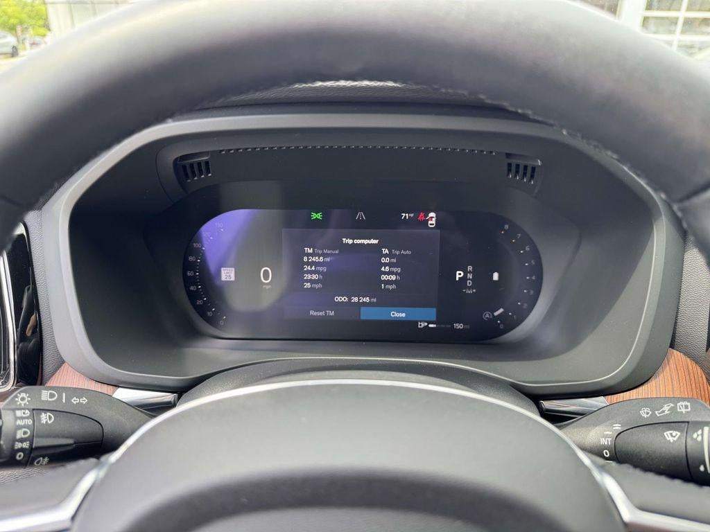 2024 Volvo XC60 B5 Plus Dark Theme