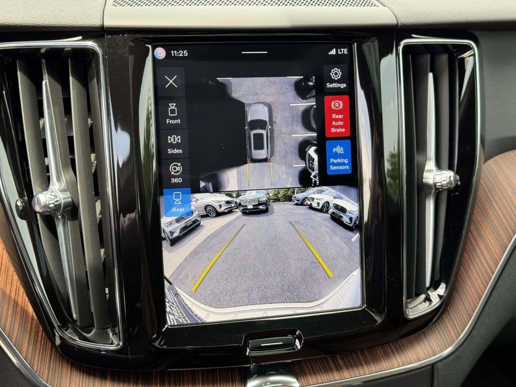 2024 Volvo XC60 B5 Plus Dark Theme