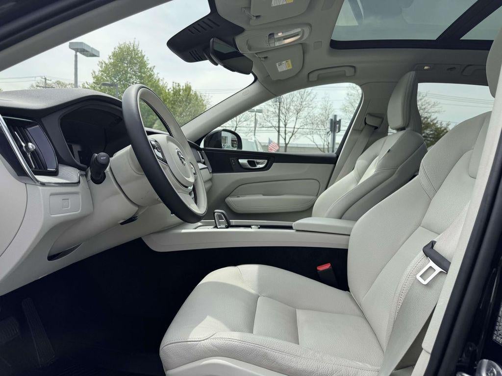 2024 Volvo XC60 B5 Plus Dark Theme
