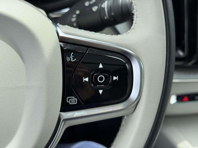 2024 Volvo XC60 B5 Plus Dark Theme