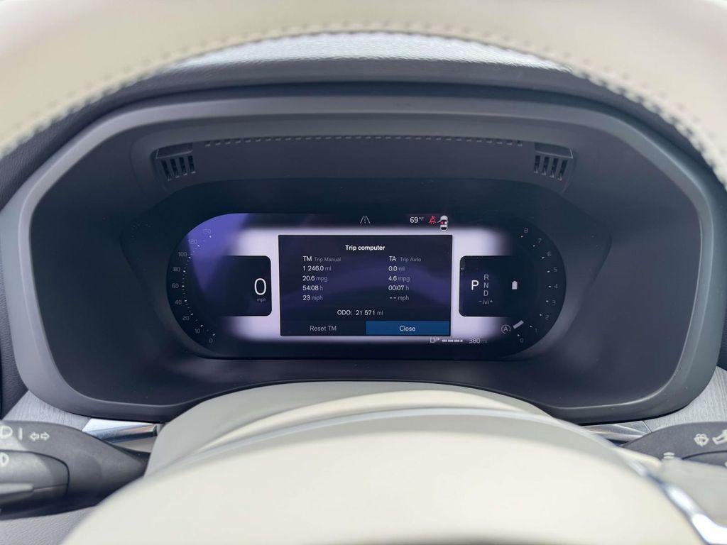 2024 Volvo XC60 B5 Plus Dark Theme