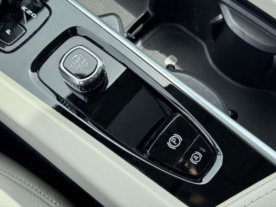 2024 Volvo XC60 B5 Plus Dark Theme