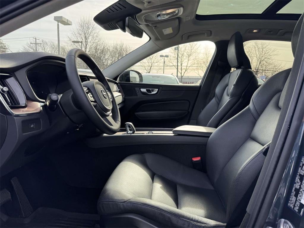2024 Volvo XC60 B5 Plus Dark Theme