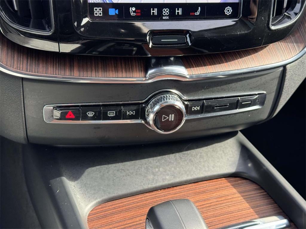 2024 Volvo XC60 B5 Plus Dark Theme