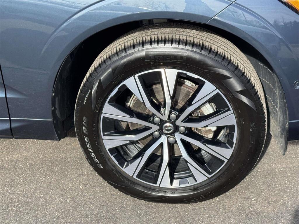 2024 Volvo XC60 B5 Plus Dark Theme