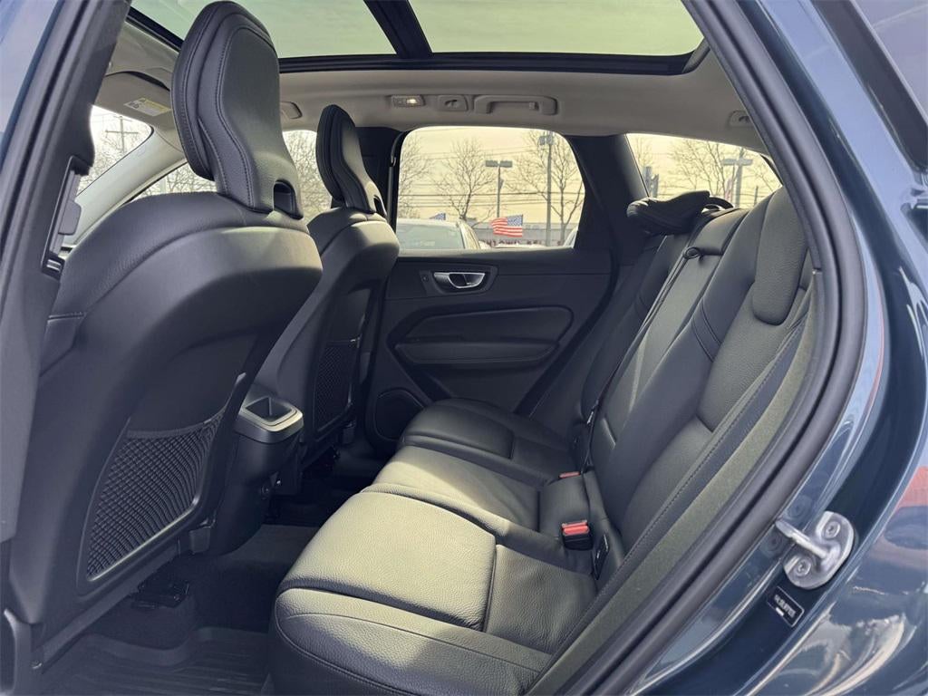 2024 Volvo XC60 B5 Plus Dark Theme