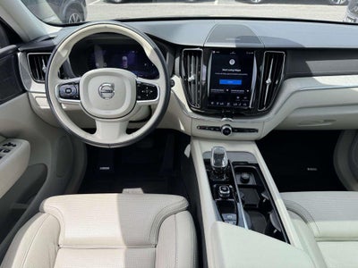 2024 Volvo XC60 B5 Ultimate Dark Theme