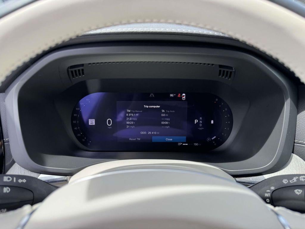 2024 Volvo XC60 B5 Ultimate Dark Theme
