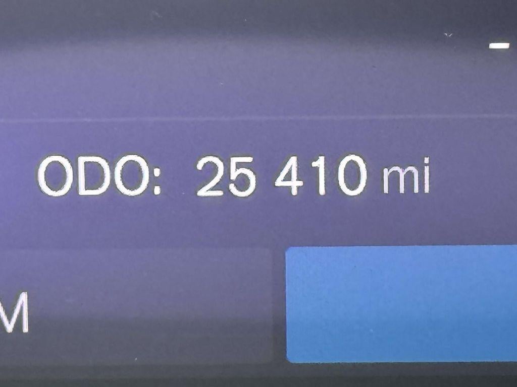 2024 Volvo XC60 B5 Ultimate Dark Theme