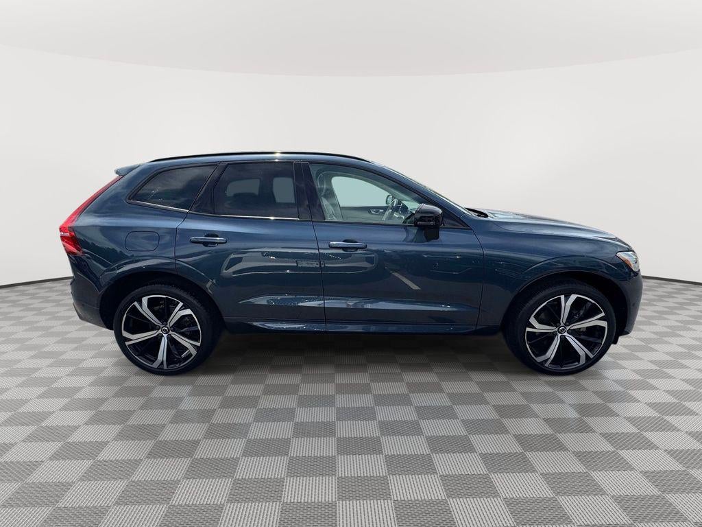 2024 Volvo XC60 B5 Ultimate Dark Theme
