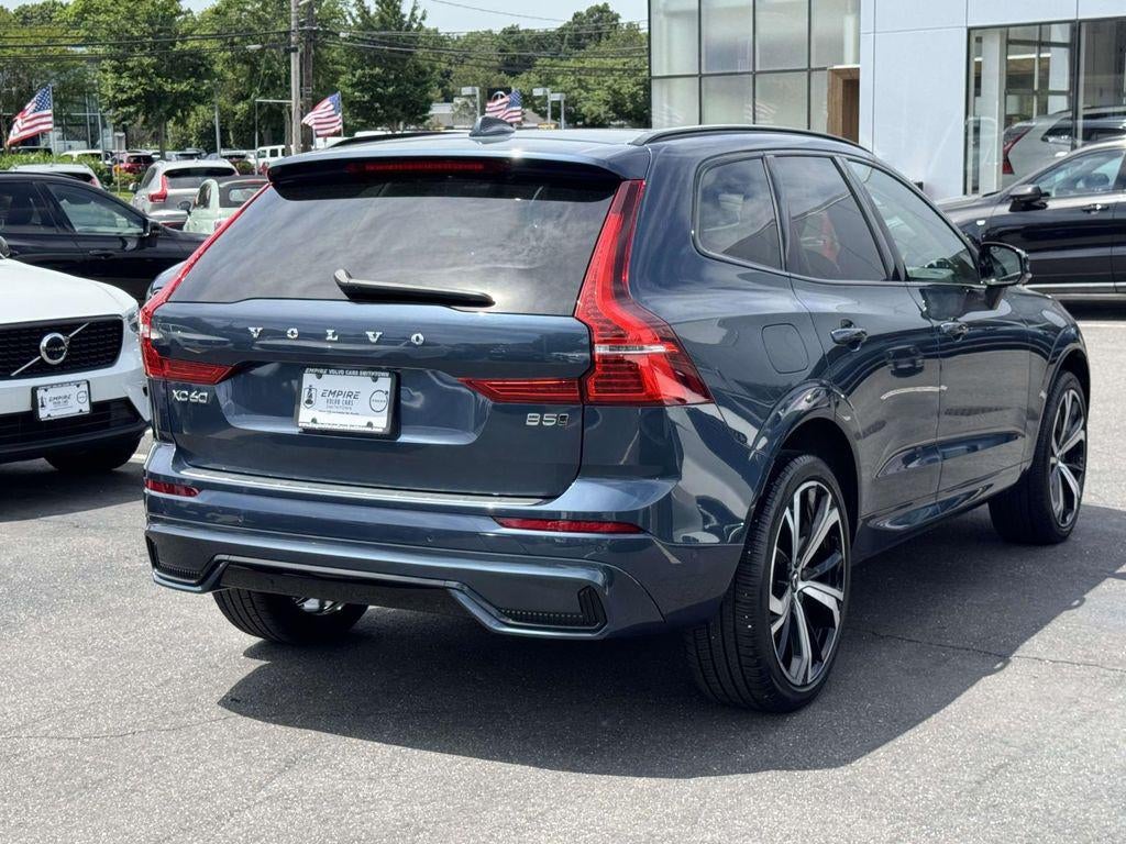 2024 Volvo XC60 B5 Ultimate Dark Theme