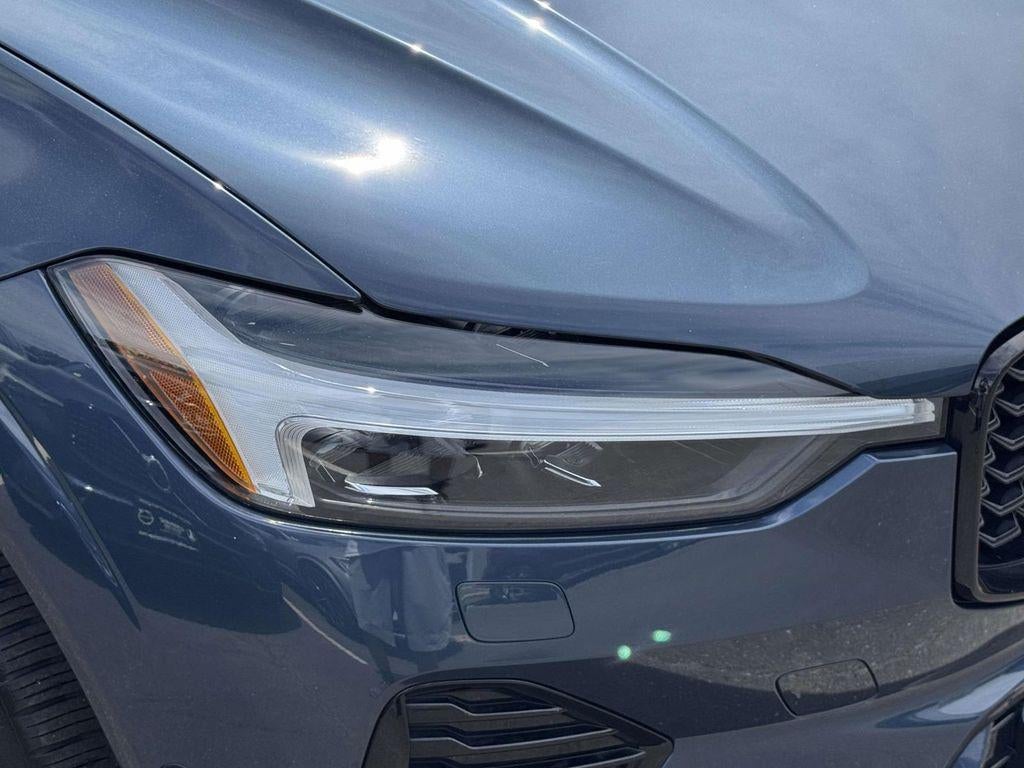 2024 Volvo XC60 B5 Ultimate Dark Theme