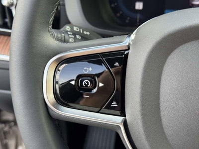 2024 Volvo XC60 B5 Ultimate Dark Theme