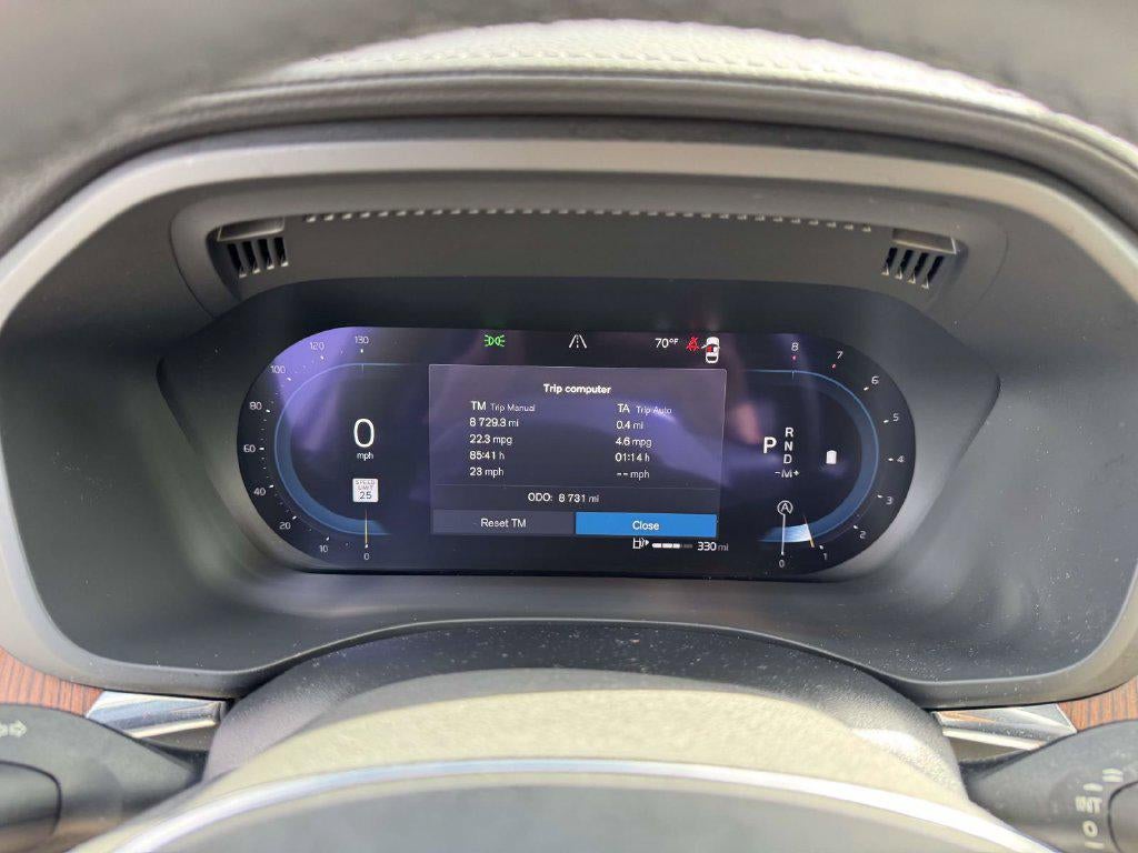 2024 Volvo XC60 B5 Ultimate Dark Theme