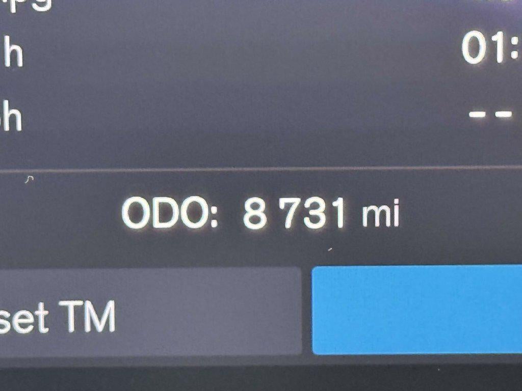 2024 Volvo XC60 B5 Ultimate Dark Theme