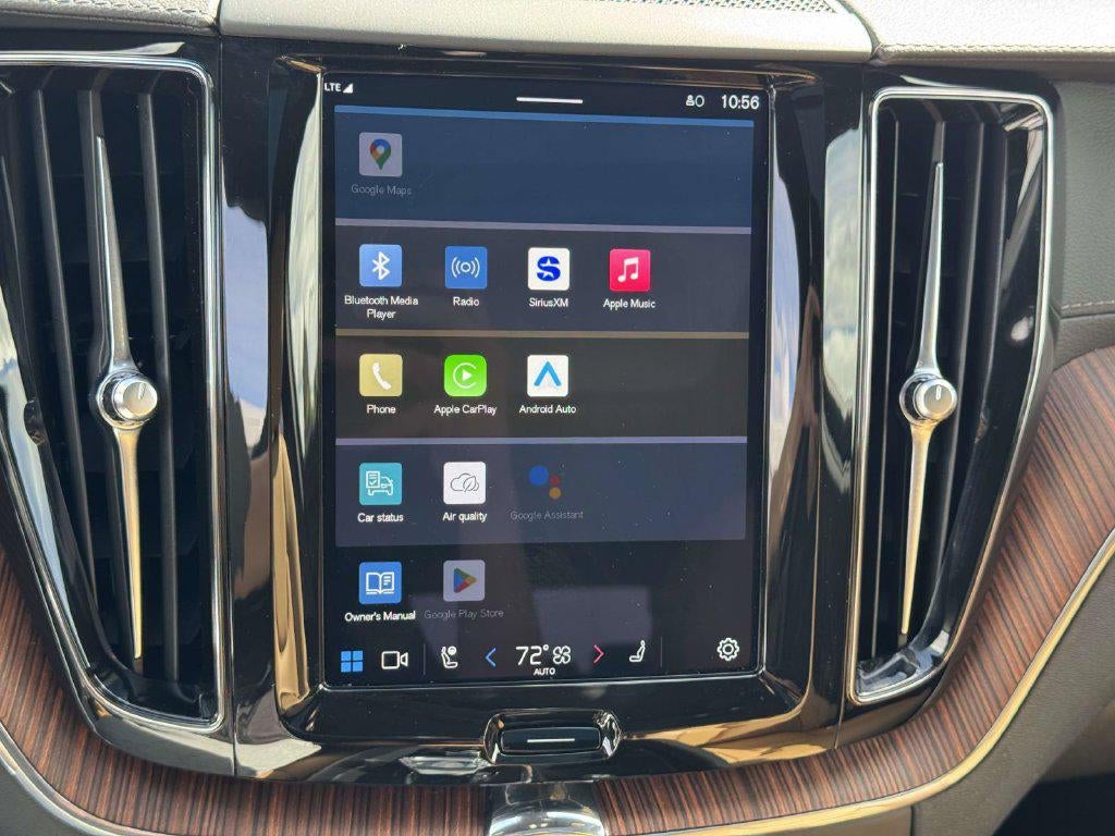 2024 Volvo XC60 B5 Ultimate Dark Theme