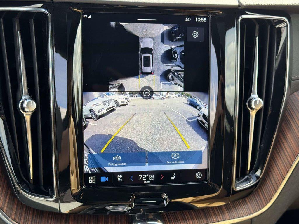 2024 Volvo XC60 B5 Ultimate Dark Theme